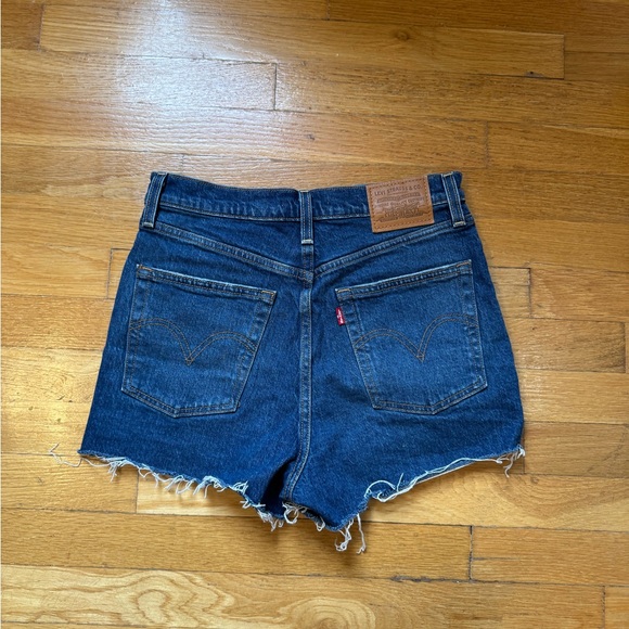 Levi's Ribcage Shorts - Picture 3 of 10